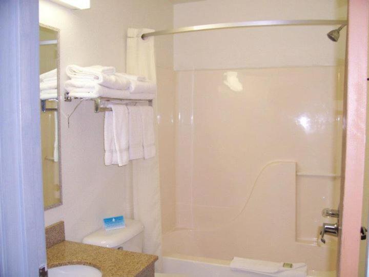 Quality Inn Noblesville-Indianapolis Номер фото